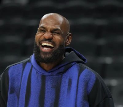 NBA中国赛：火箭135-117独行侠，杜兰特15分，弗拉格半场19+6