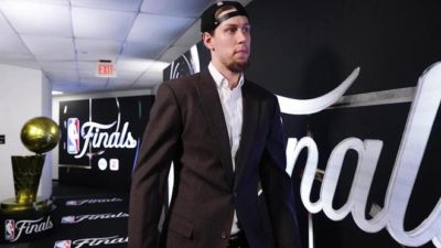 英超官方：对曼城处罚将另举行听证会处理，听证会公布结果前保密