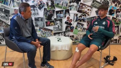 NBA东决G1赛后会议室