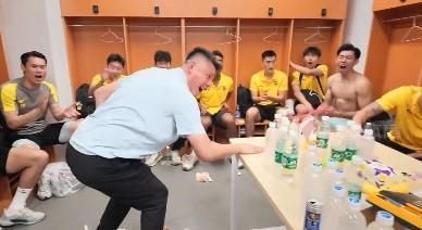 20岁德甲中场1球2助，热刺要抢但合同锁到2030年