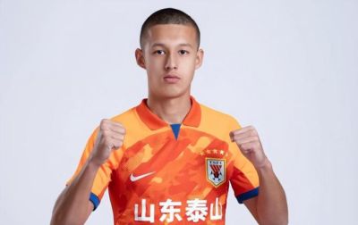 前球员：没想到迪乌夫能踢边锋这个位置，但他证明了自己可以