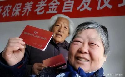 打野球钱不好赚！丛明晨出战辽宁省城市篮球联赛与对手发生小冲突