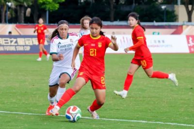 WNBA总裁原本不打算禁赛锁喉克拉克的球员萧华不得不出面介入