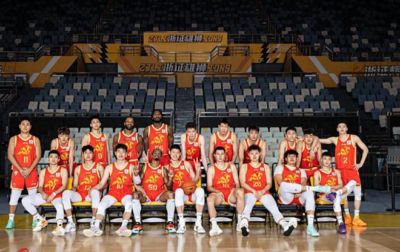 费城新23号！詹姆斯已为第24个赛季亲笔签名首张76人形象球星卡