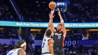 ESPN记者：雷霆将前亚利桑那州大球星多尔特交易至老鹰，换回三个次轮签