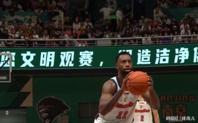 Slater：佩林卡与库明加团队保持联系&承诺首发但后者不急于决定