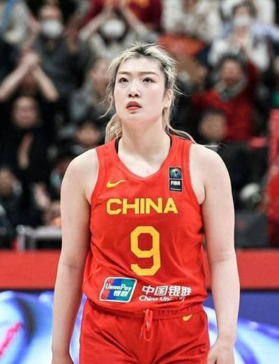 NBA夏联：奇才险胜爵士状元迪班萨27+7榜眼24分8失误9犯规