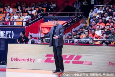 NHL交易市场开闸：罗伯逊、尼克斯成香饽饽，鲨鱼榜眼签引哄抢